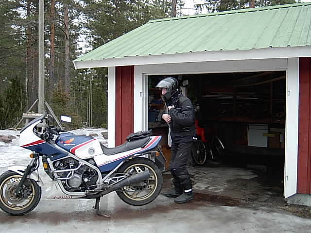 Kypärä päähän