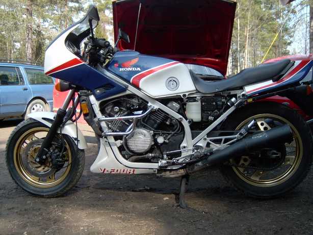Honda kiiltää 2