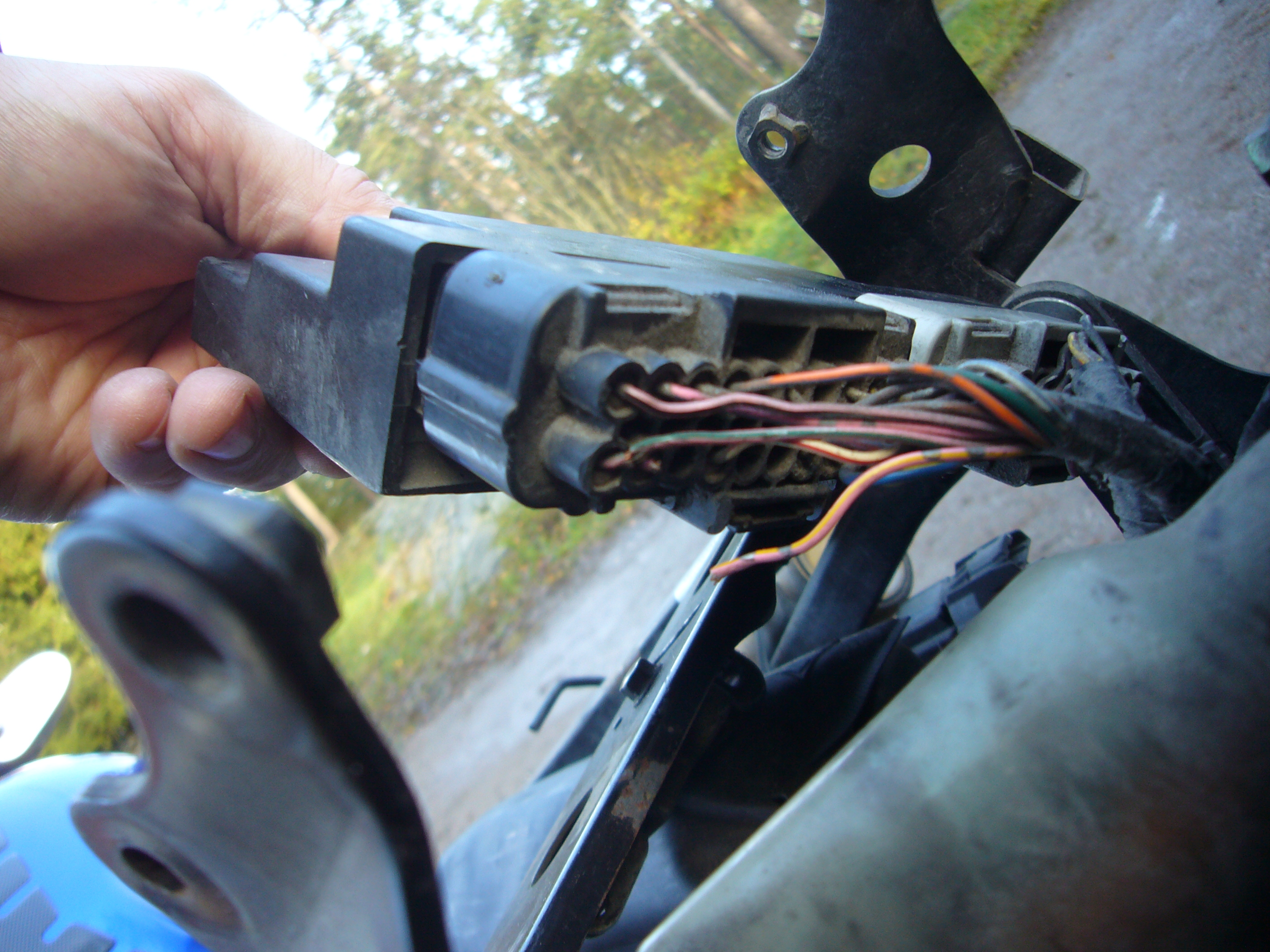 ECM Broken wire closeup
