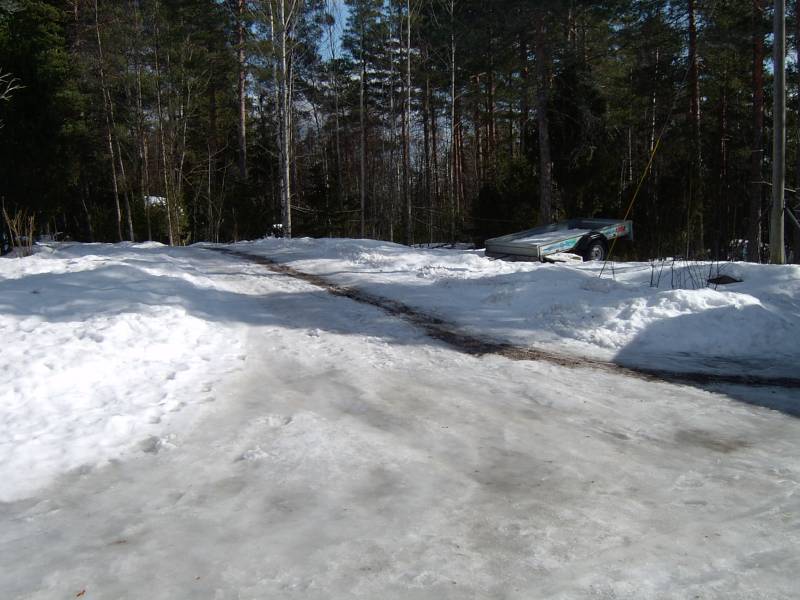 Kumpare pihalle - A Mound before our yard